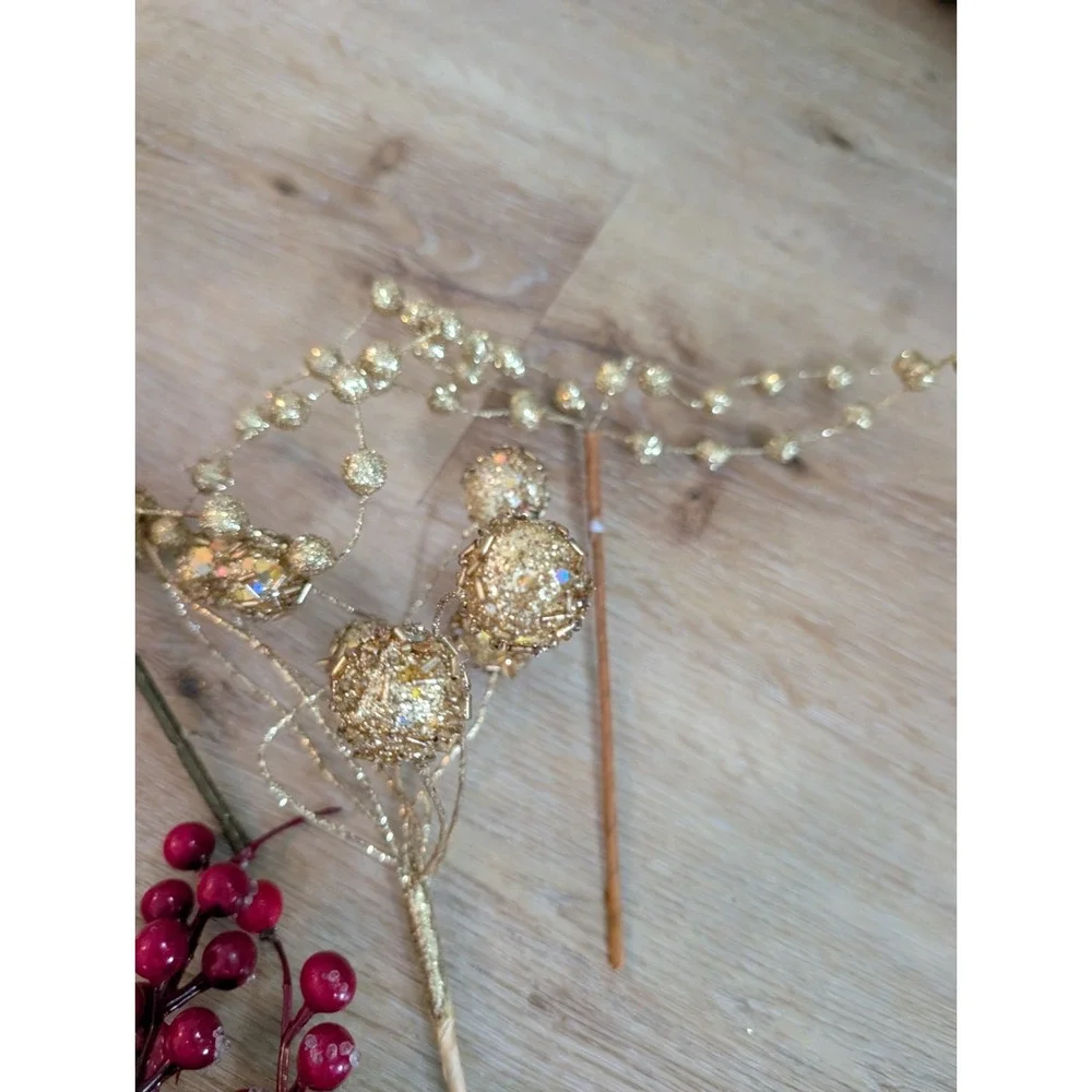 12Pcs Artificial Holly Berries Pinecones Gold Trim Rattan‎ Star
